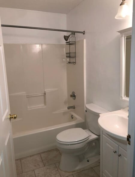 Building Photo - 818 Rubel Ave