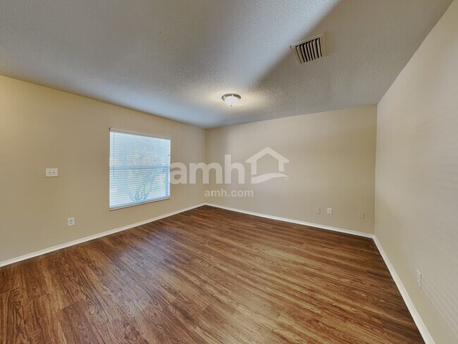 Building Photo - 2050 Harcourt Pl