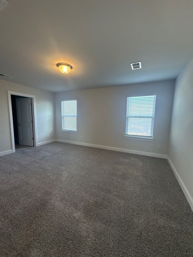 Building Photo - 3 Bedroom, 2.5 Bath and 2 Car Garage in Lebanon! $500 OFF FIRST FULL MONTH’S RENT!!