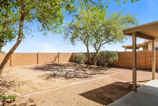 Building Photo - 2324 E San Manuel Rd