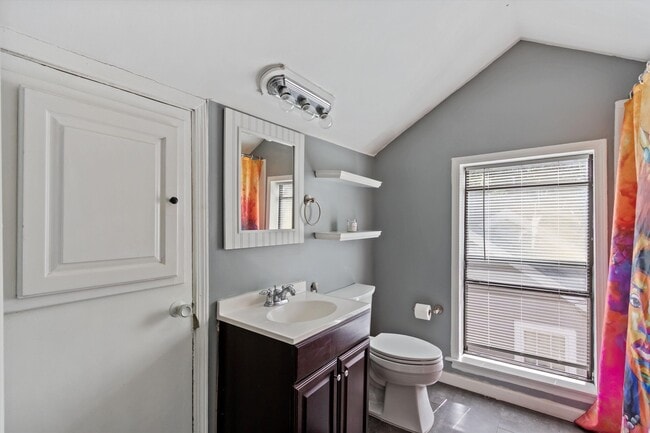 Building Photo - 3132 Carnes Ave