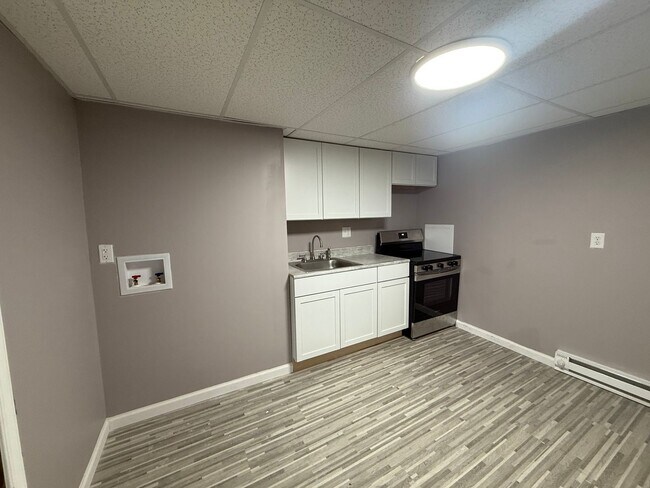 Building Photo - 212 W Ridge St
