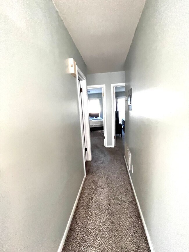 Building Photo - Poinsettia