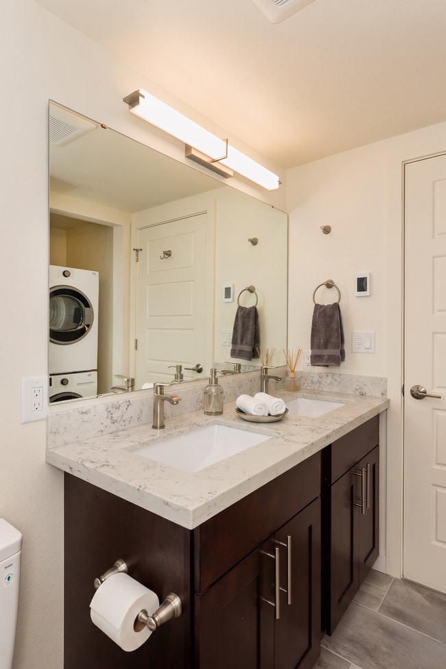 Building Photo - Seattle 3 Bedroom Apartment for Rent | Newly Remodeled Home with In-Unit Washer/Dryer, Private En...