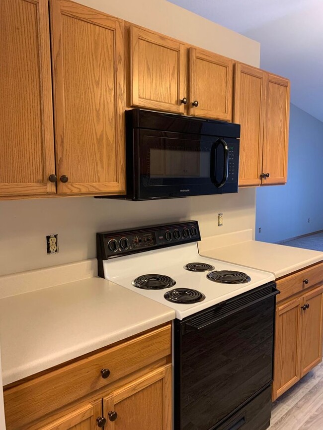 Building Photo - Prairie Mill Townhomes