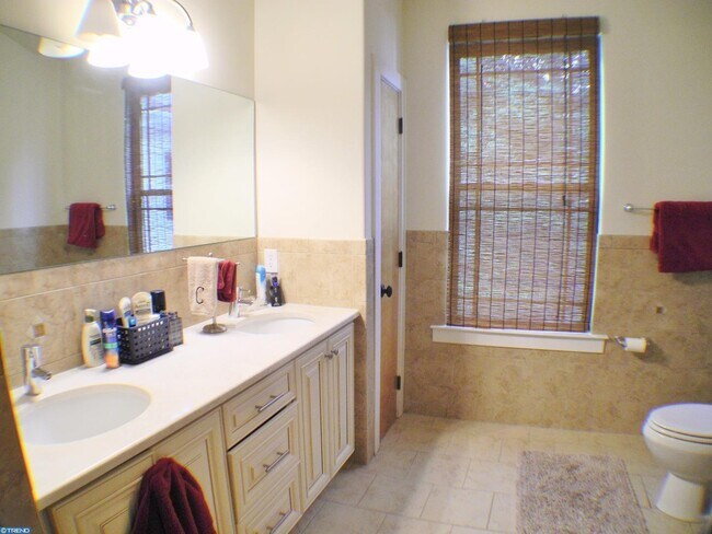 Building Photo - Beautiful 2 Bedroom Available in Manayunk