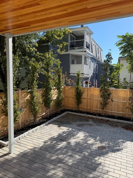 Building Photo - 5 Thurston St
