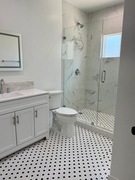 Building Photo - 151 E 47th St