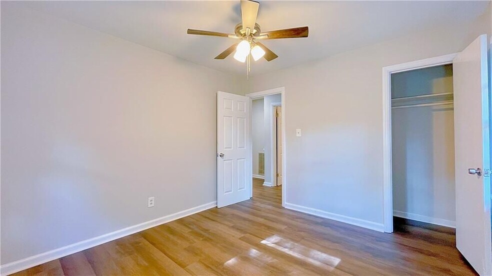 Building Photo - 2744 Fairlane Dr SE