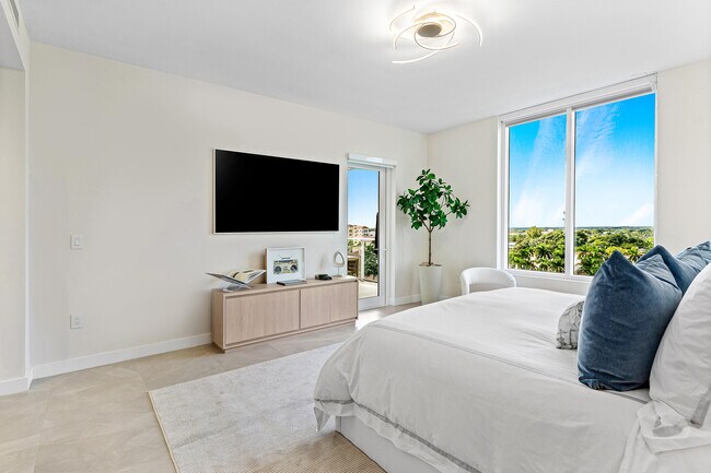 Building Photo - 220 SE Mizner Blvd