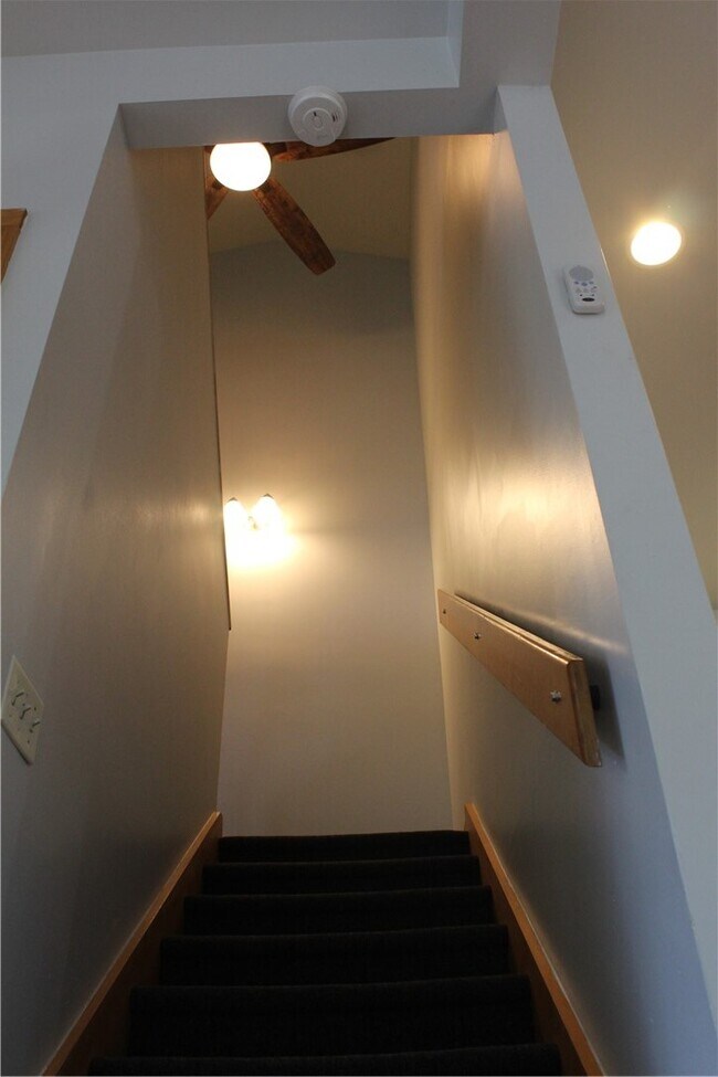 Building Photo - 480 Lansingville Rd