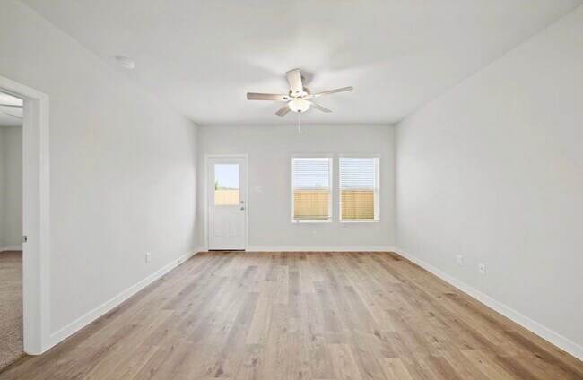 Building Photo - 4015 Crowning Ct