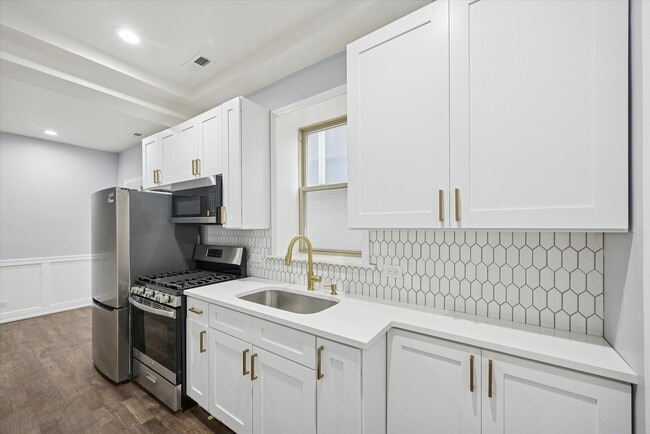 Building Photo - 4212 S King Dr