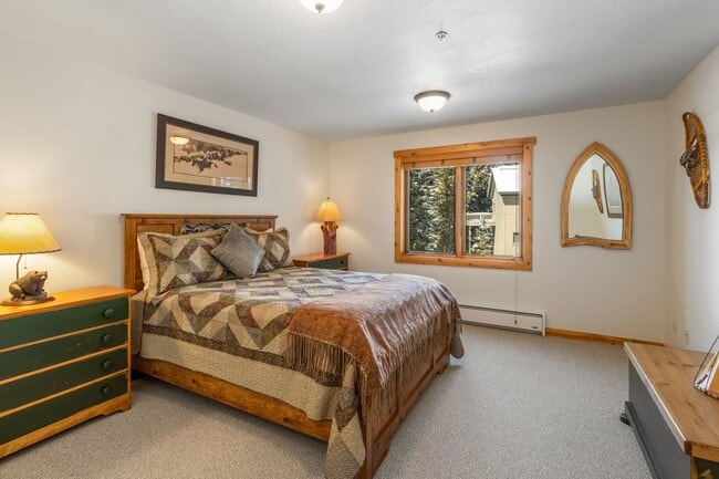 Building Photo - 4 Bed, 4 Bath Condo in The Big Sky Meadow with Garage!