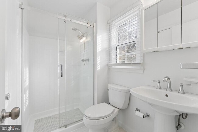 Building Photo - 2302 Tanglevale Dr