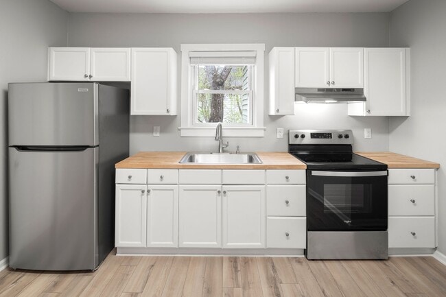 Building Photo - Updated Asheville Apartment