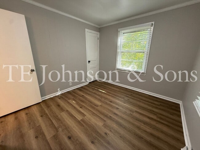 Building Photo - Charming 2 Bedroom Home with Basement & Modern Updates in Winston-Salem