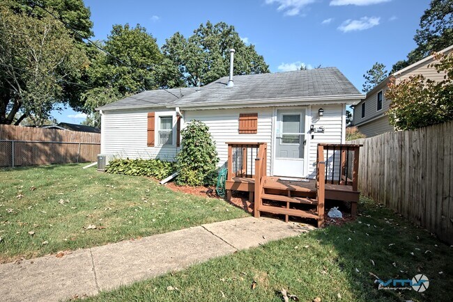 Building Photo - 4228 Riverside Dr