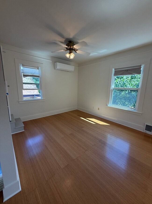 Building Photo - 561 N Simpson St