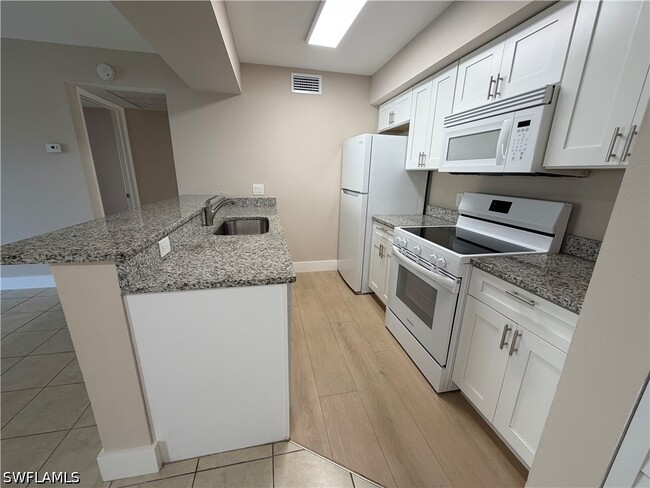 Building Photo - 5317 Summerlin Rd