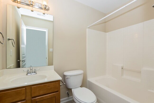 Building Photo - 2645 Winding River Dr