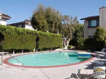 Building Photo - Beautiful and spacious multilevel townhouse in model home condition