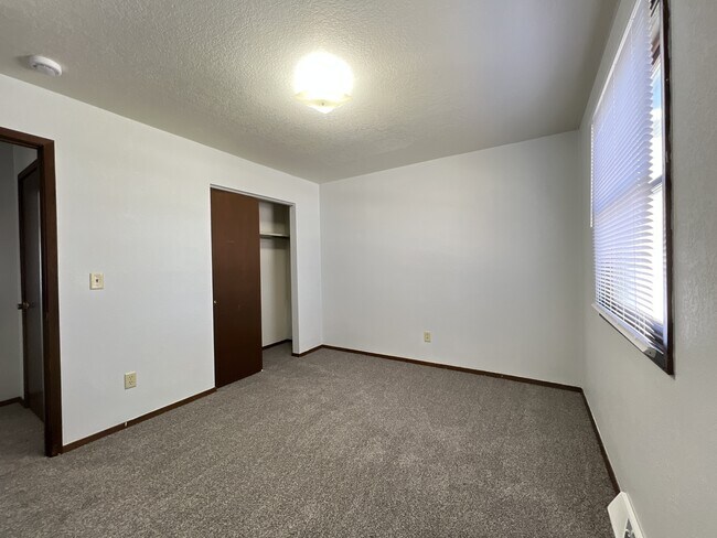 Building Photo - 3690 Keystone Dr