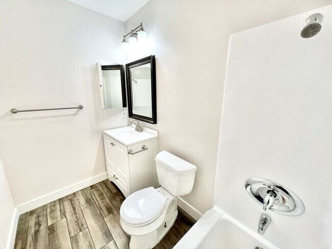 Building Photo - 4455 Vision Dr