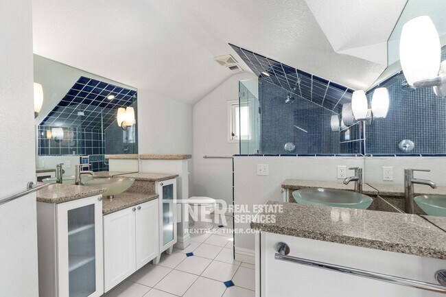 Building Photo - 842 42nd St