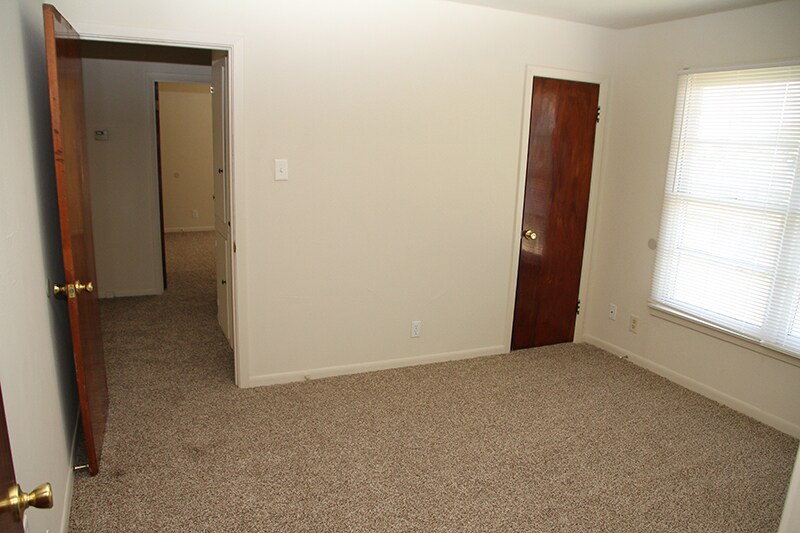 Building Photo - 121 N McEntire Ct