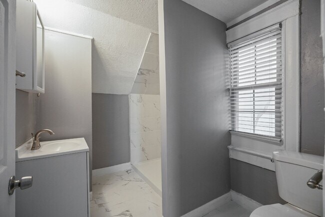 Building Photo - Charming 2 Bed, 1 Bath Rental Home in Kans...