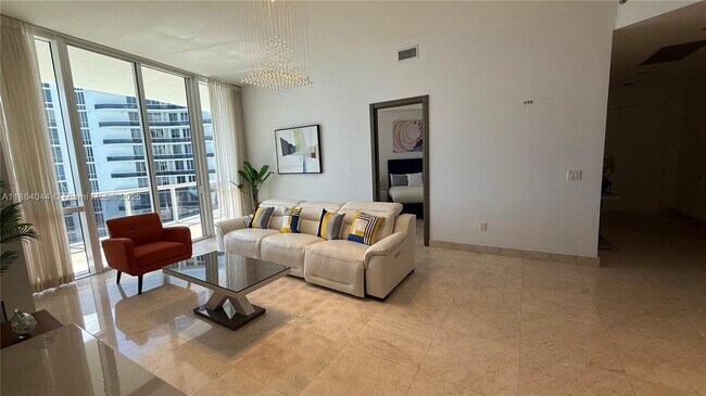 Building Photo - 15901 Collins Ave