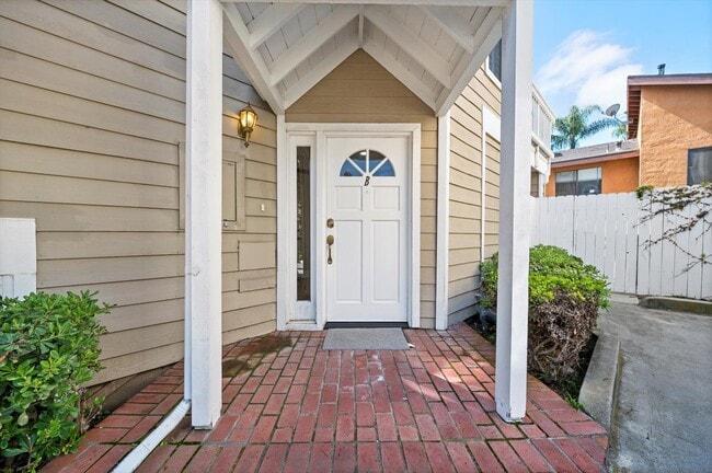 Building Photo - 2547 Orange Ave