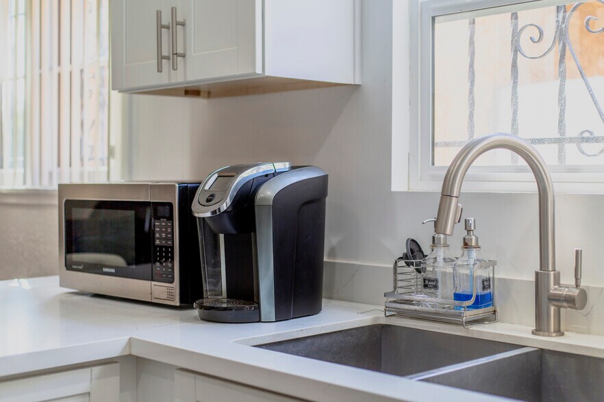 Building Photo - 2509 W 73rd St