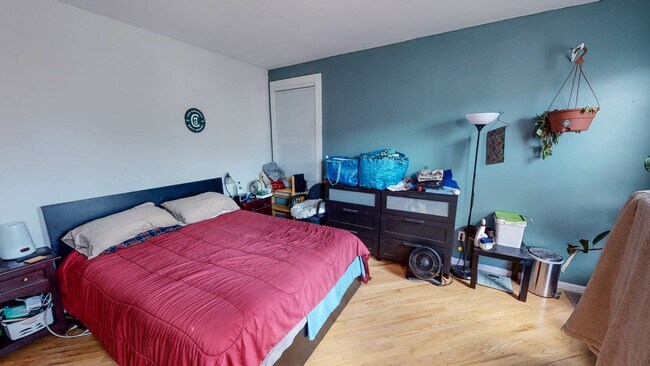 Building Photo - Remodeled 2BR in Victorian | Oversized Living & Dining | Walk to Yale | Massive Walk-In Closet