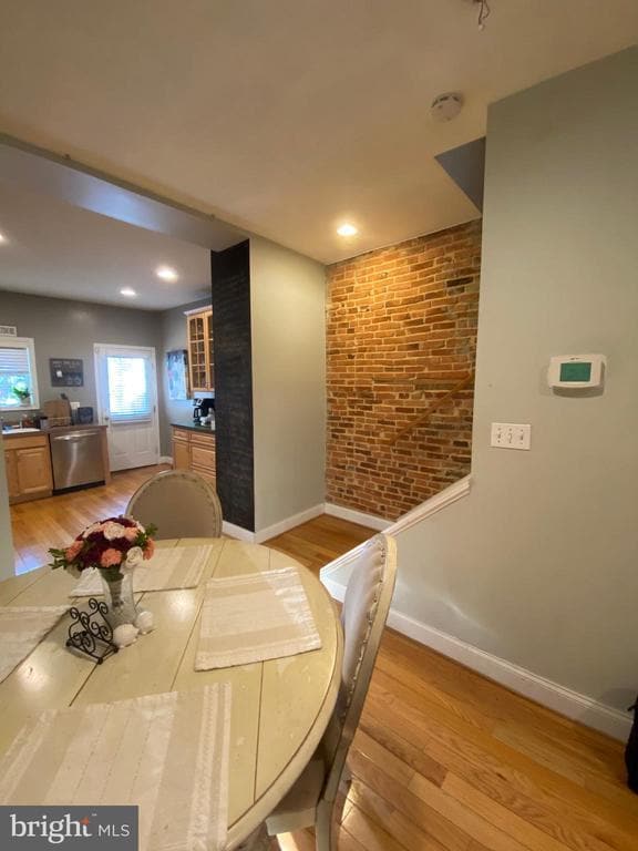 Building Photo - 1444 S Charles St