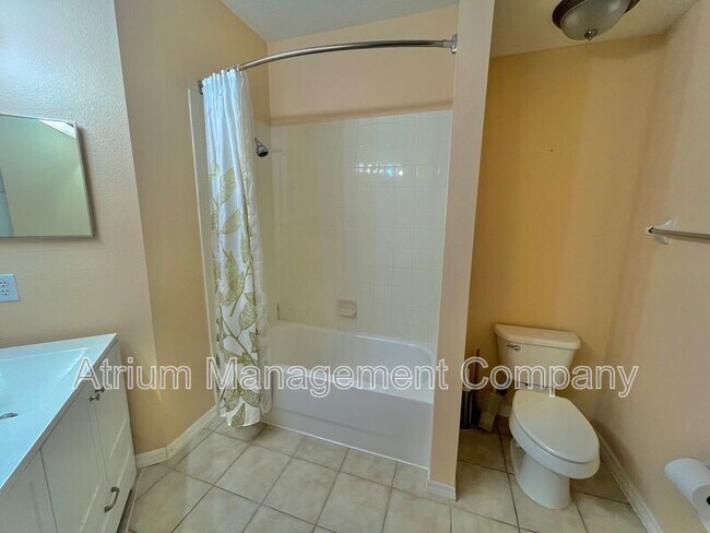 Building Photo - 3651 Oakdale Cir