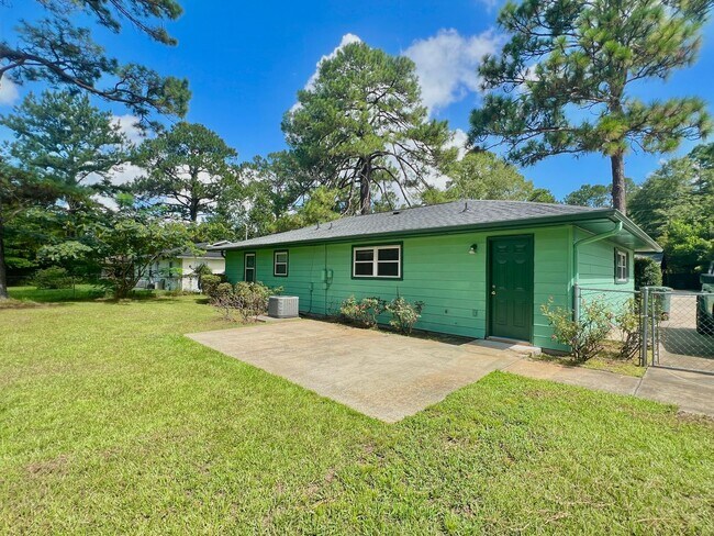 Building Photo - AVAILABLE JULY 2025  [NO PETS]