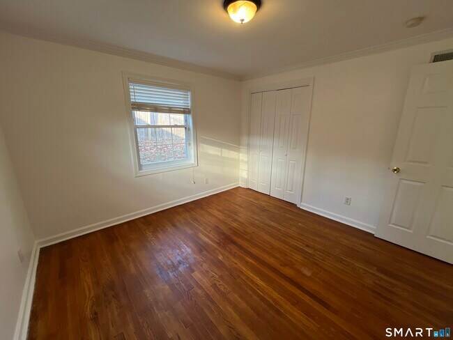 Building Photo - 110 Roger White Dr