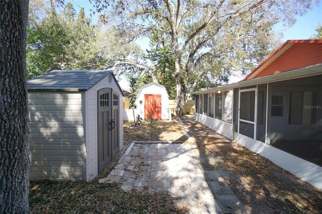 Building Photo - 6805 S Sheridan Rd