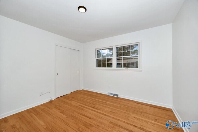 Building Photo - 2105 Shannonhouse Rd SW