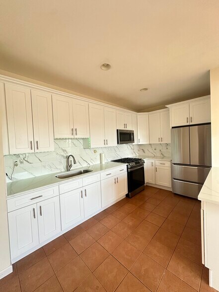 Building Photo - 1820 Unionport Rd