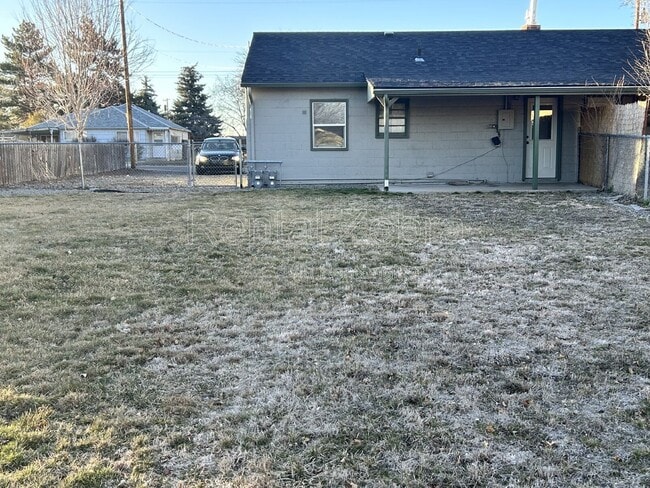 Building Photo - 1332 NE Del Norte Ave