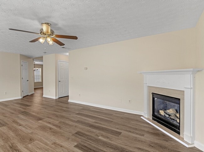 Building Photo - 310 Sarasota Ln
