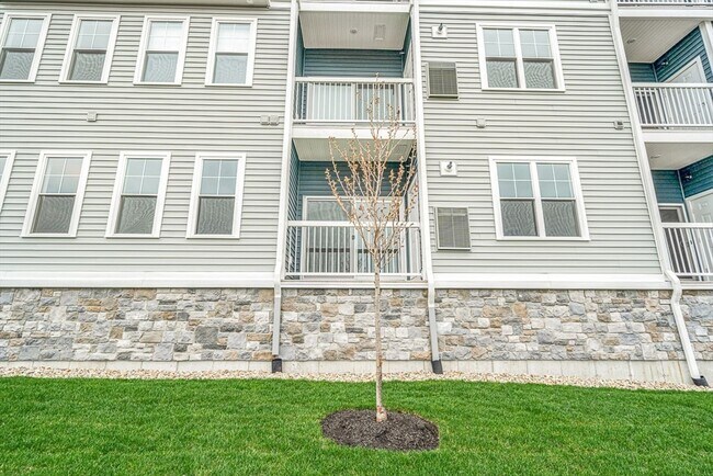 Building Photo - 2 Stratton Dr