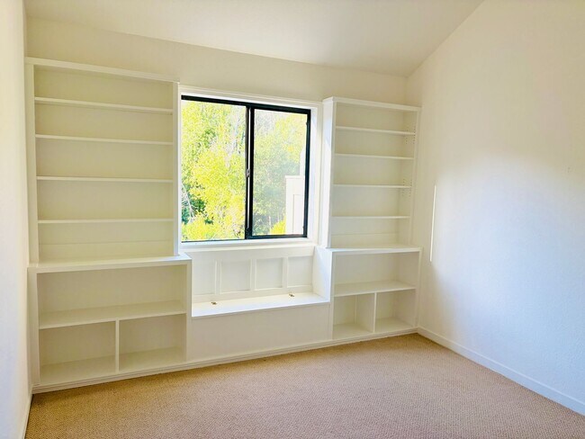 Building Photo - 258 Sandpiper Ct