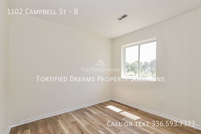 Building Photo - 1102 Campbell St