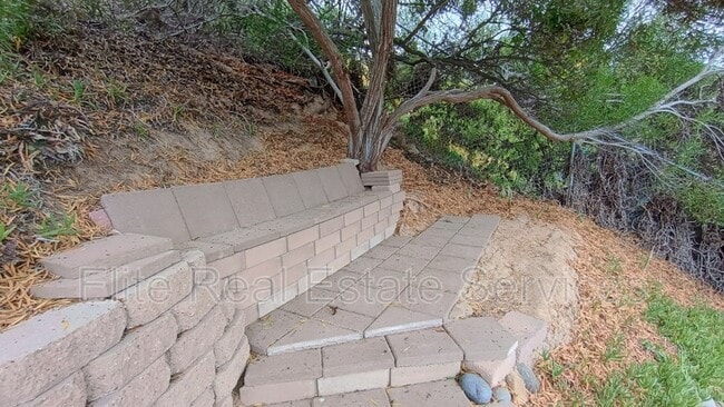 Building Photo - 255 Camino Del Cerro Grande