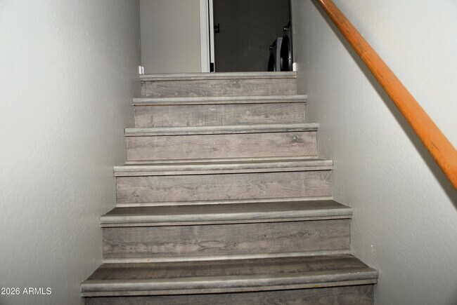 Building Photo - 964 S Almira Ave