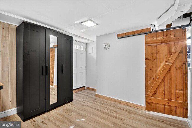 Building Photo - 10021 Tenbrook Dr